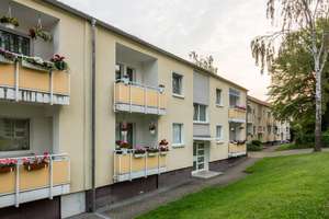 Casting für den besten Balkon-Nutzer der Stadt /  Now casting: The city's next balcony champion.