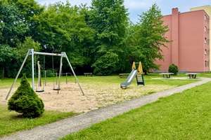 (WBS) Charmante 1-Zimmer-Wohnung mit großem Balkon, Fischgrätparkett und viel Gestaltungsspielraum – Skarbinastr. 59, 12309 Lichtenrade, Berlin – Vorschaubild 3