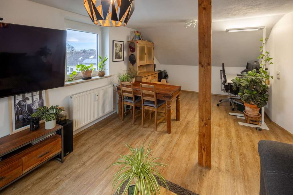 Immobilie in Eurasburg - Helle 3-Zimmer Wohnung, saniert mit Keller und Garage - Bild 4