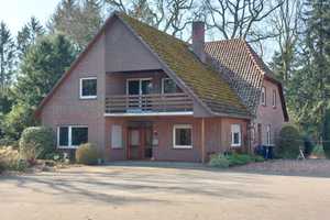Hofstelle mit großem Wohnhaus, Garagen, Werkstatt und Scheune - Ein ideales Mehrgenerationenobjekt – Rotenburg (Wümme) (Kreis) – Vorschaubild 1