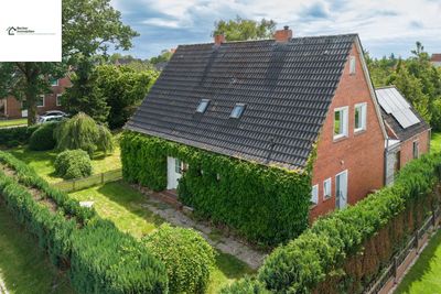 Energieeffizient vorbereitet: Einfamilienhaus mit PV-Anlage, großem Garten und viel Platz