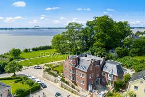 Elbblick PUR - Exklusives Penthouse mit eigenem Garten