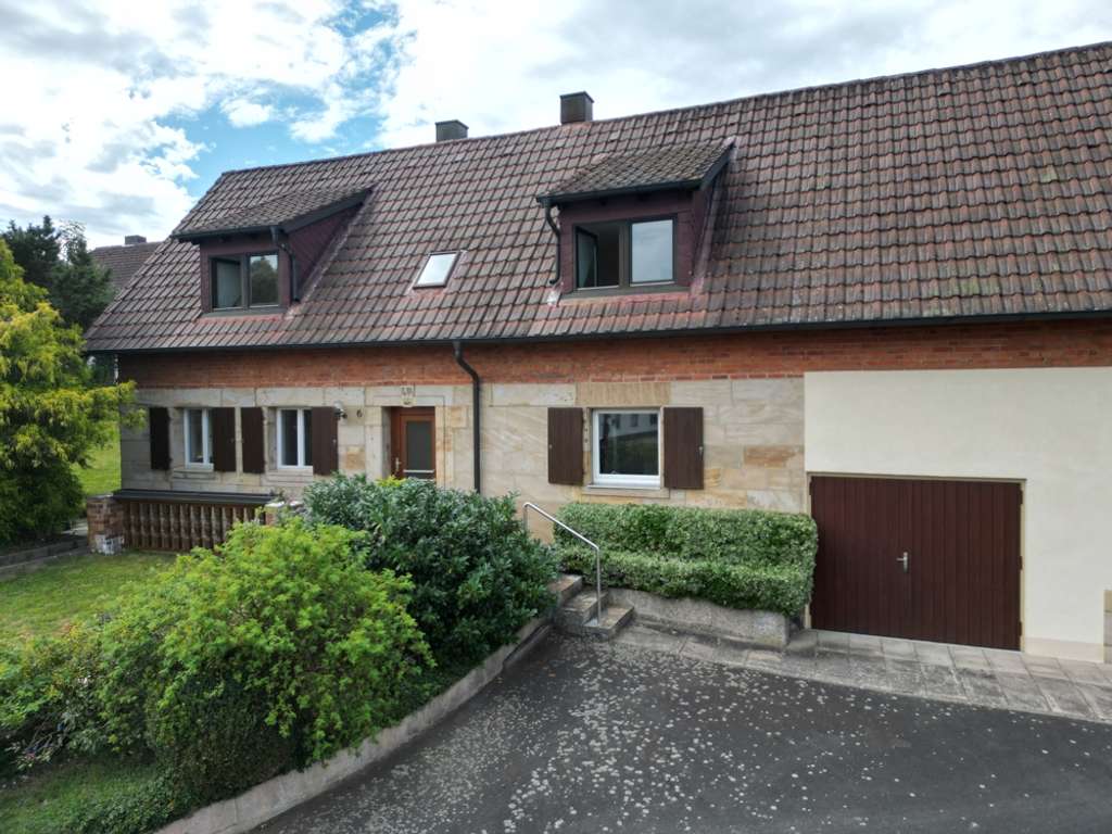 Immobilie in Heinersreuth - Charmantes Einfamilienhaus mit Garten, Scheune in beliebter Lage! Sofort frei! - Bild 2