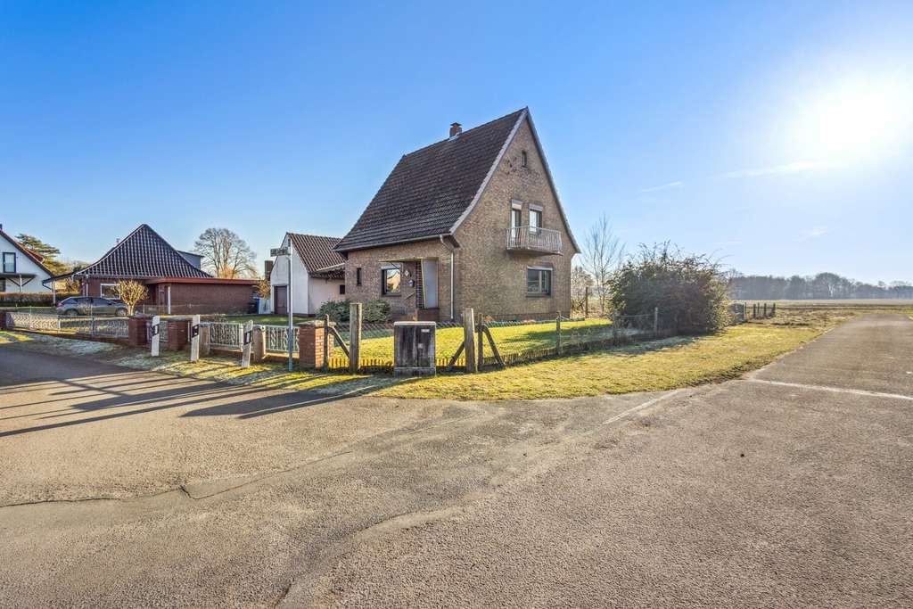 Immobilie in Langwedel - Sanierungsobjekt auf großem Grundstück in ruhiger Toplage – viel Potenzial in Langwedel! - Bild 1