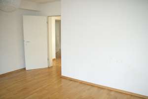 4-Zimmer, großer Sonnenbalkon, Parkett, Kaminofen, Tageslichtbad und Gäste-Duschbad – Sürther Hauptstr. 192, 50999 Sürth, Köln – Vorschaubild 20