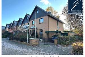 Großzügiges Familien-Stadthaus mit real geteiltem Grundstück nahe Poppenbüttel-Markt – Die vollständige Adresse der Immobilie erhältst du vom Anbieter., 22399 Poppenbüttel, Hamburg – Vorschaubild 1