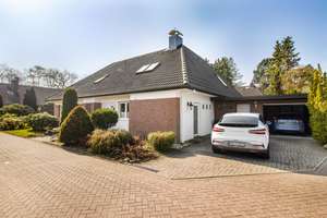 Bremen-Oberneuland; großzügiges Einfamilienhaus in ruhiger Wohnstraße mit Ausbaureserve – Die vollständige Adresse der Immobilie erhältst du vom Anbieter., 28355 Oberneuland, Bremen – Vorschaubild 3