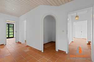 KAUFZUSAGE! *** EIN- BZW. ZWEIFAMILIENHAUS MIT GARTEN, BALKON, TERRASSE & POTENZIELLEN BAUPLATZ *** – Augsburg (Kreis) – Vorschaubild 9
