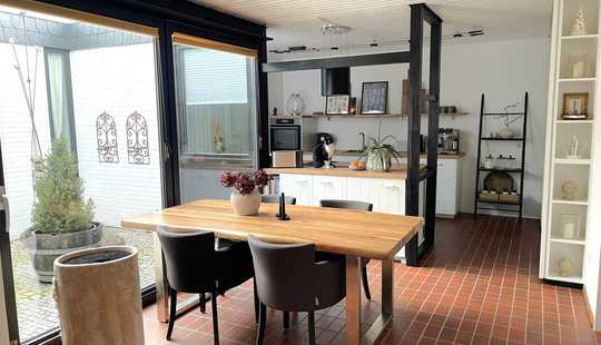 Bild von Hell und geräumig: teilrenovierter Atriumbungalow in ruhiger Lage von Westerstede!