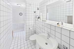 WOHNEN MIT CHARAKTER - EXKLUSIVE MAISONETTEWOHNUNG MIT GALERIE UND SONNIGER DACHTERRASSE IN BEUEL – Die vollständige Adresse der Immobilie erhältst du vom Anbieter., 53225 Schwarzrheindorf/Vilich-Rheindorf, Bonn – Vorschaubild 10