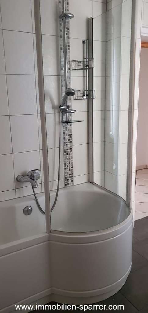 Immobilie in Weiden in der Oberpfalz - Großzügige 4,5-Zimmer-Erdgeschosswohnung mit Stellplatz – ideale Kapitalanlage - Bild 4