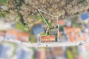 Einzigartige Gelegenheit mit vielfältigen Möglichkeiten!
Einfamilienhaus mit ELW in traumhafter Lag – Regensburg (Kreis) – Vorschaubild 1
