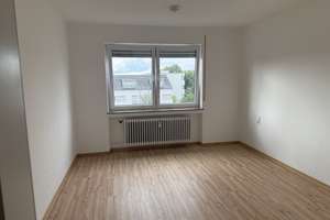Stilvoll modernisiert: 4,5-Zimmer-Wohnung in Reutlingen – Die vollständige Adresse der Immobilie erhältst du vom Anbieter., 72762 Reutlingen-Mitte, Reutlingen – Vorschaubild 4
