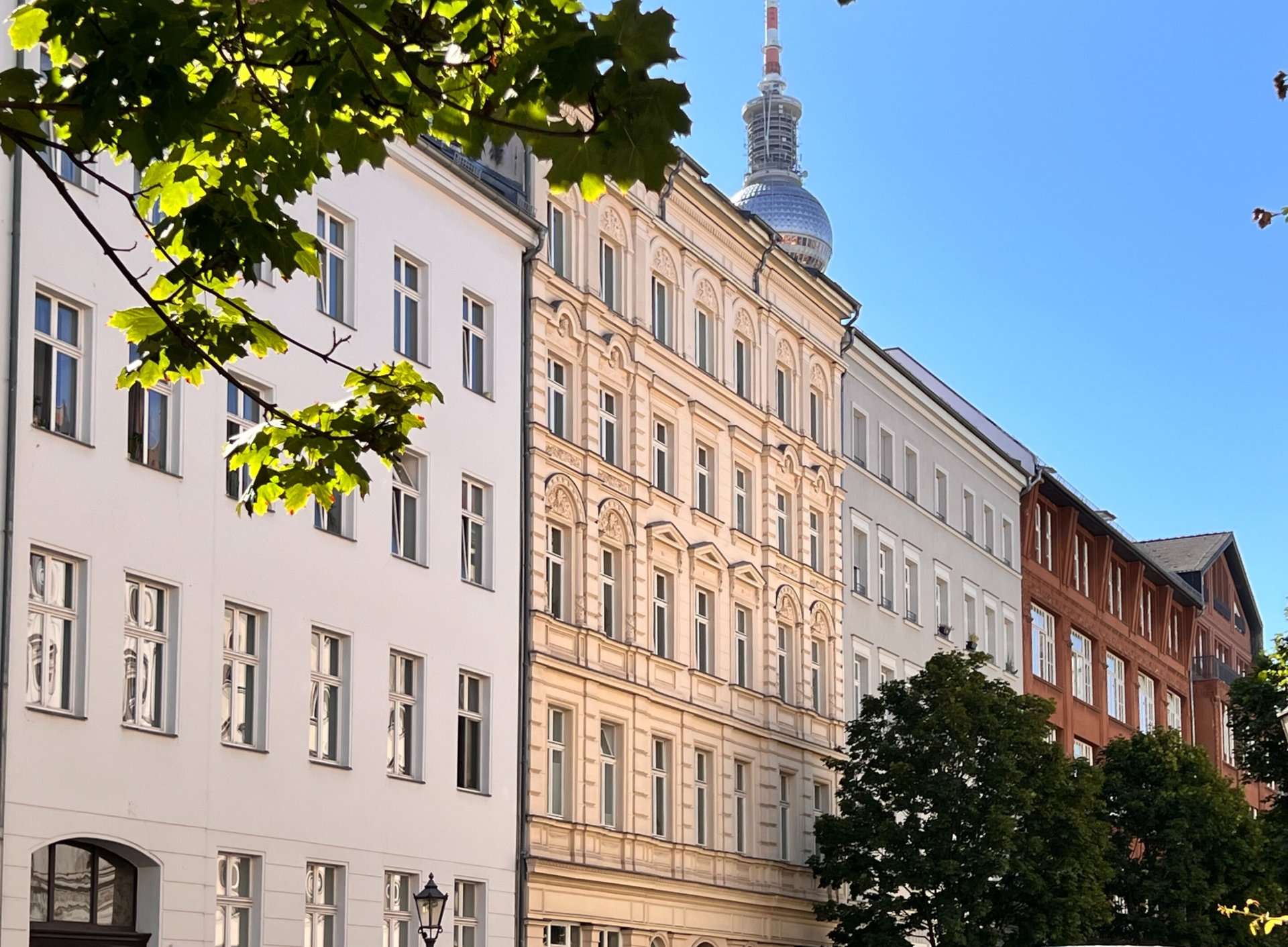 Bezugsfreie Wohnung in einem klassischen Altbau mitten im Scheunenviertel, Berlin – Bild 3