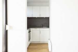 CHARMANTE 1-ZIMMER-WOHNUNG mit BALKON – ZENTRAL WOHNEN NAHE OLYMPIAPARK! – Lerchenauerstraße 5, 80809 München – Vorschaubild 3