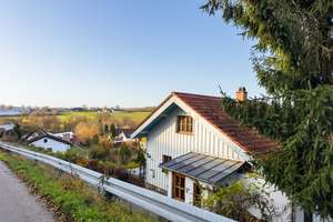 Einfamilienhaus mit schönem Ausblick – Die vollständige Adresse der Immobilie erhältst du vom Anbieter., 84307 Eggenfelden – Vorschaubild 1