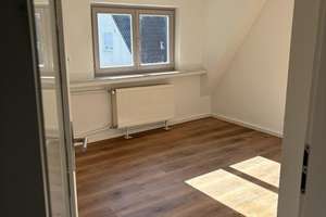 Geräumige und helle Altbauwohnung mit Dachterrasse in bester Karlsfelder Lage – Blumenstraße 34, 85757 Karlsfeld – Vorschaubild 11