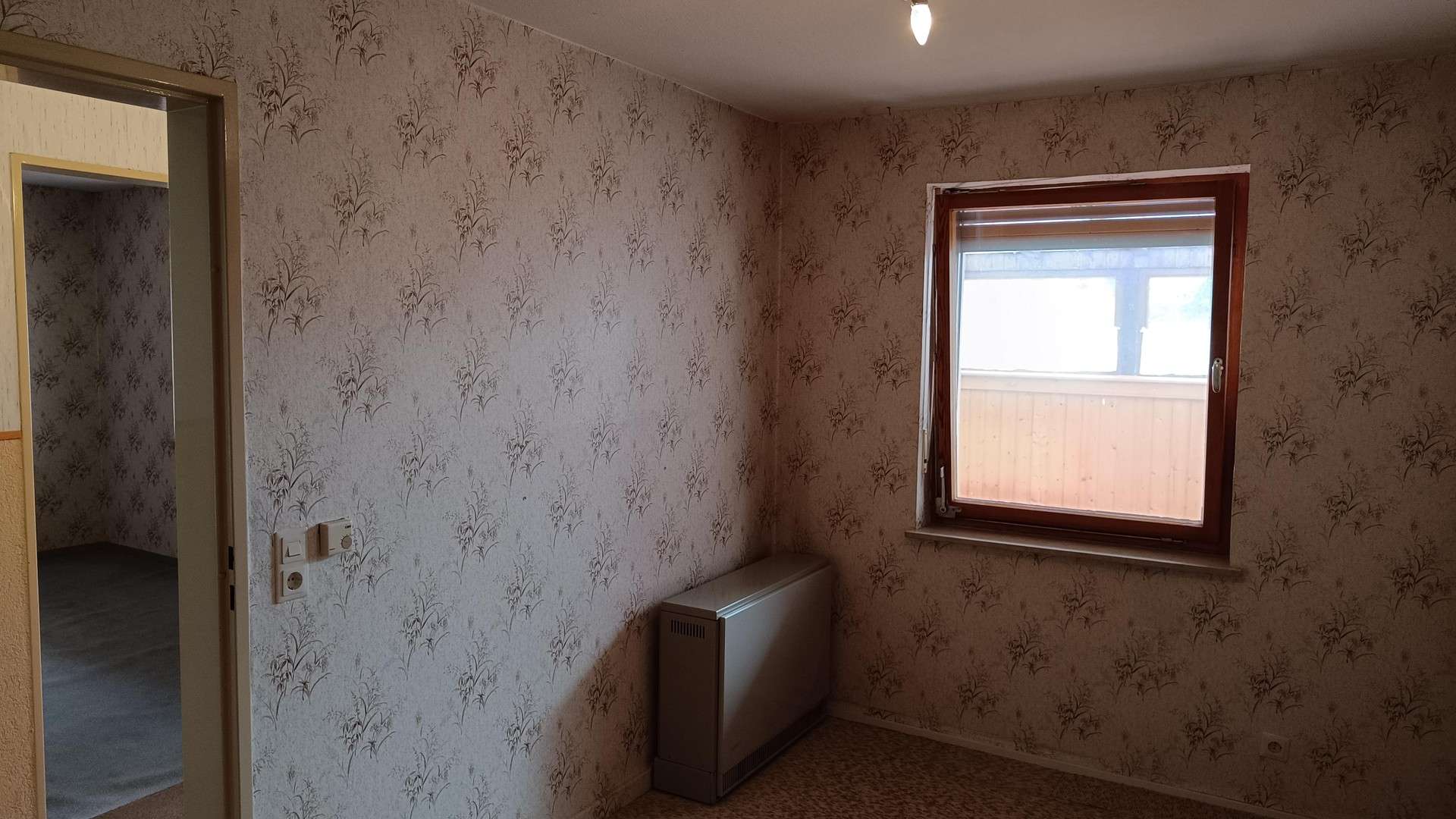 Immobilie in Retzstadt - Einfamilienhaus in ruhiger Lage, mit traumhaftem Ausblick und viel Entwicklungspotenzial - Bild 3