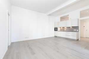 Samariterkiez, Friedrichshain: Saniertes Industrie-Loft mit 2 Zimmer, Balkon, hohen Decken – Berlin – Vorschaubild 3