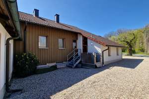 Wohnen wie im Park!
Tolles Landhaus
+ 4 Nebengebäude
+ PV-Anlage u. Fernwärme
+ Bezugsfrei in Kü – Die vollständige Adresse der Immobilie erhältst du vom Anbieter., 95473 Creußen – Vorschaubild 13
