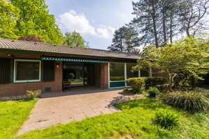 Freistehendes und großzügiges Einfamilienhaus mit weiterem Baufenster und großem Garten am Schloß – Düsseldorf – Vorschaubild 2