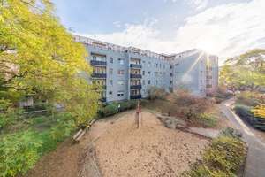 Gepflegte Vierzimmerwohnung im 3. OG ( ohne Aufzug ) in der Paul-Hertz-Siedlung, frei ab sofort