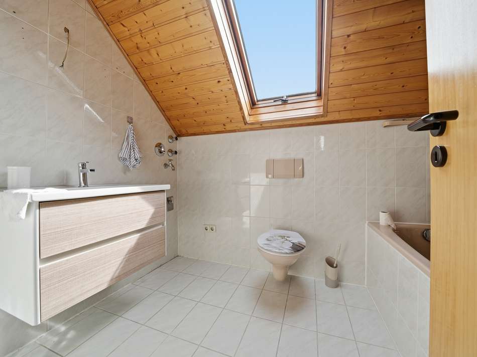 Badezimmer (DG)