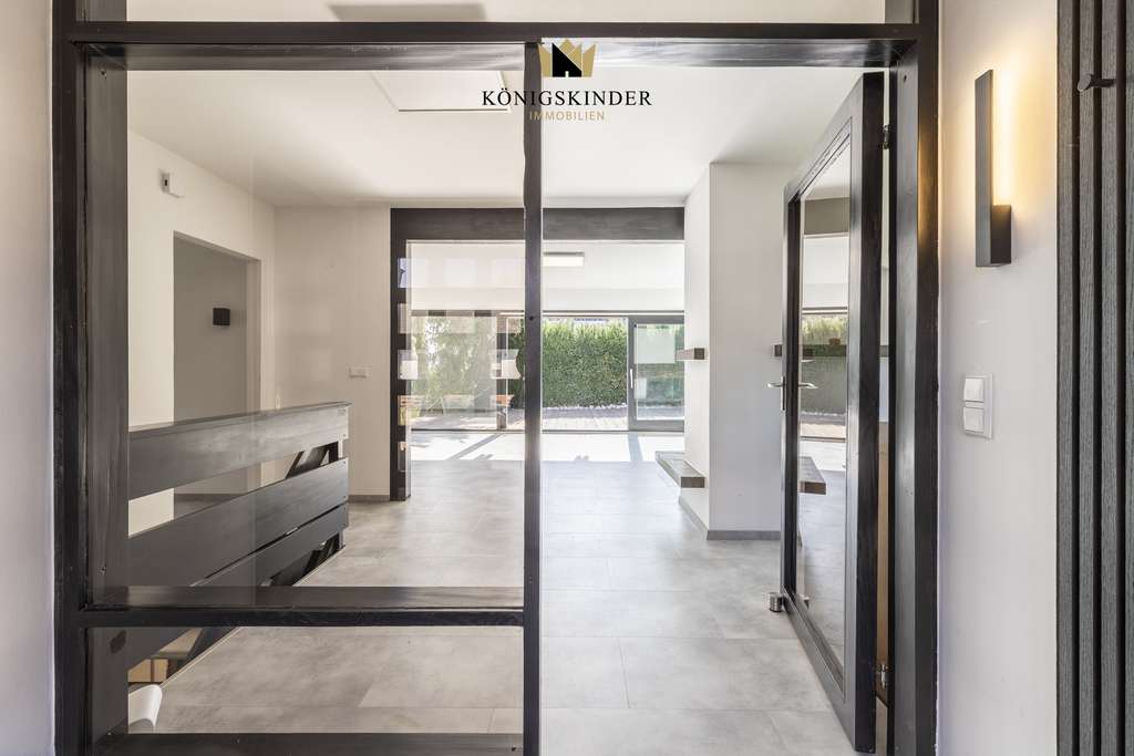 Immobilie in Tiefenbronn - Modernes Landhaus mit Einliegerwohnung, hochwertiger Ausstattung und Traumgarten! - Bild 3