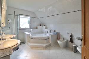 CA. 242,14 m² WOHN-/NUTZFLÄCHE - FUSSBODENHEIZUNG & KAMINOFEN - GARTENHAUS MIT SAUNA & GÄSTEZIMMER – Die vollständige Adresse der Immobilie erhältst du vom Anbieter., 13129 Blankenburg, Berlin – Vorschaubild 18