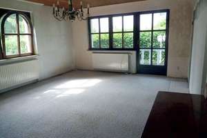 Attraktives 10-Zi-Zweifamilienhaus mit schönem Garten und Garage, ideal zum Wohnen und Vermieten! – Die vollständige Adresse der Immobilie erhältst du vom Anbieter., 97523 Schwanfeld – Vorschaubild 2