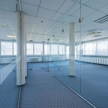 MERANER 46 | Modernes, repräsentatives Büro mit Glastrennwänden in Top-Lage