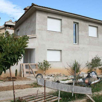 Neubau Einfamilienhaus mit Garten in Porqueres.