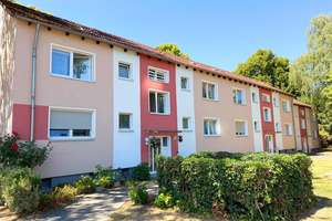 **Provisionsfrei** Modernisierte 2-Zimmer-Erdgeschosswohnung mit großem Balkon