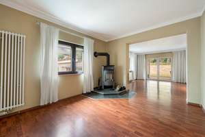 Stilvolles Einfamilienhaus mit Gartenparadies und Pool – Die vollständige Adresse der Immobilie erhältst du vom Anbieter., 61267 Neu-Anspach – Vorschaubild 3