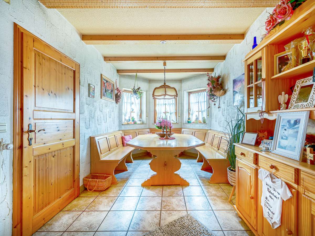 Immobilie in Marxzell - Familienfreundlich & ruhig: Einfamilienhaus mit Einliegerwohnung, Garten, Terrasse und Balkon - Bild 1