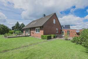 Raum für kreative Köpfe - Einfamilienhaus mit Platz und Fläche für Gestalter in ruhiger Umgebung – Die vollständige Adresse der Immobilie erhältst du vom Anbieter., 24783 Osterrönfeld – Vorschaubild 4