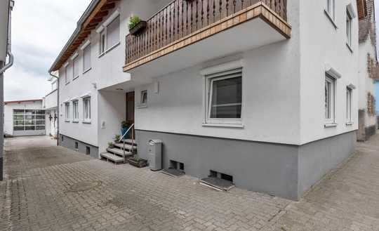 Gepflegtes, gedämmtes Mehrfamilienhaus 300qm mit Massivbauhalle auf 1260qm Grundstück