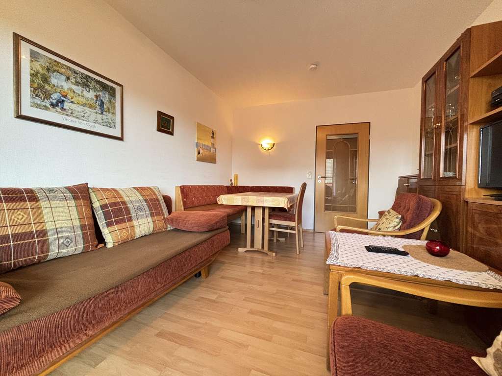 Immobilie in Dornum - Tolle, helle Oberwohnung mit großem Balkon und Weitblick - Bild 2