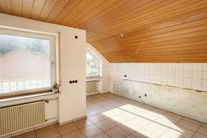 Erstbezug nach Renovierung: Großzügige 4-Zimmer-Wohnung mit Westbalkon & Dachboden – Die vollständige Adresse der Immobilie erhältst du vom Anbieter., 89079 Einsingen, Ulm – Vorschaubild 2
