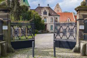 Apartment im ehemaligen Rittergut – private Parkanlage – Teich – Sehr Gepflegt