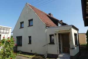Doppelhaushälfte mit Ausbaupotential und großem Grundstück in Weinböhla – Meißen (Kreis) – Vorschaubild 1