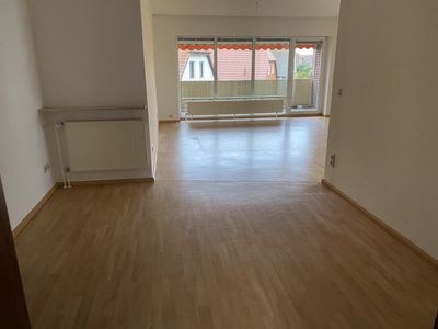 ETW: BALKON + BAD MIT FENSTER + STELLPLATZ