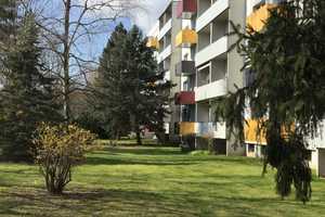 Schöner Wohnen: 2-Raumwohnung mit Dusche und Balkon! – Niederseidewitzer Weg 14, 1257 Dresden – Vorschaubild 1