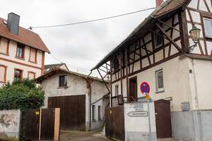 Renovierungsbedürftiges Haus mit 4 Zimmern in Hofheim. Baugenehmigung für 3 WE ist vorhanden!  – Alt Lorsbach 3, 65719 Hofheim am Taunus – Vorschaubild 4