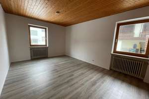 Geräumiges Wohnhaus mit großem Garten und Balkon in Ergolding – Die vollständige Adresse der Immobilie erhältst du vom Anbieter., 84030 Ergolding – Vorschaubild 10