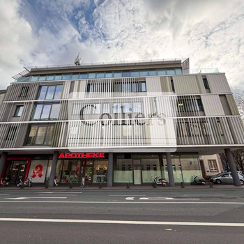 Laden-/Bürofläche mit großer Fensterfront in guter Sichtlage nahe Schillerplatz