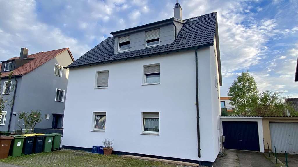 Immobilie in Kornwestheim - 3-Fam. Haus zur kapitalanlage oder Mehrgenerationenhaus in Wohngegend - Bild 0