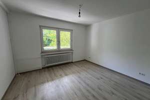 Blick ins Grüne mit Balkon - Bad mit Fenster - Duisburg Rheinhausen – Brahmsstraße 46, 47226 Rheinhausen-Mitte, Duisburg – Vorschaubild 6