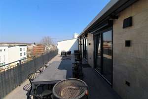 Penthouse mit großer Dachterrasse (34,6 qm) und Tiefgaragenstellplatz mit eigener E-Ladestation