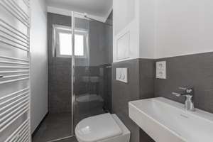 Erstbezug nach Sanierung: luxuriöse 1-Zimmer-Wohnung mit Einbauküche und Süd-Balkon in Düsseldorf – Erkrather Straße 85, 40233 Oberbilk, Düsseldorf – Vorschaubild 2